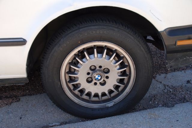 1987 White BMW 3-Series Sedan