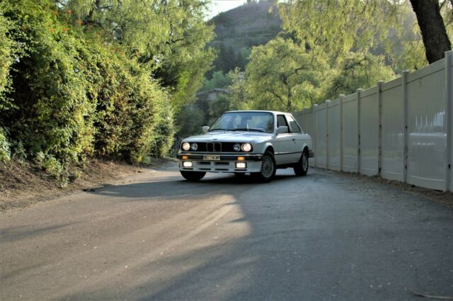 1987 White BMW 3-Series Coupe