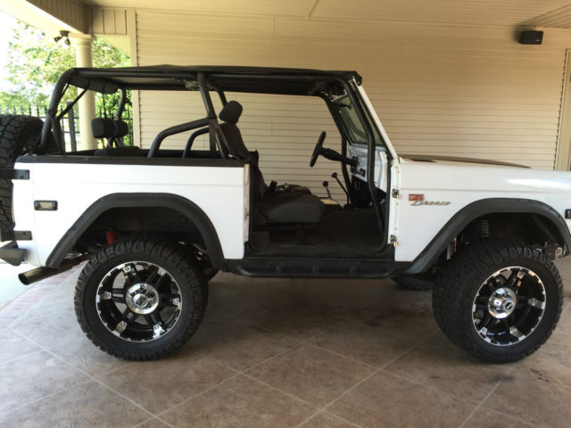 1975 White Ford Bronco Jeep