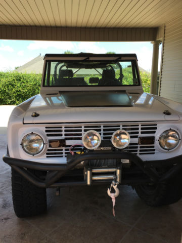 1975 White Ford Bronco Jeep