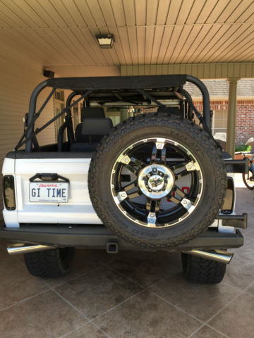 1975 White Ford Bronco Jeep