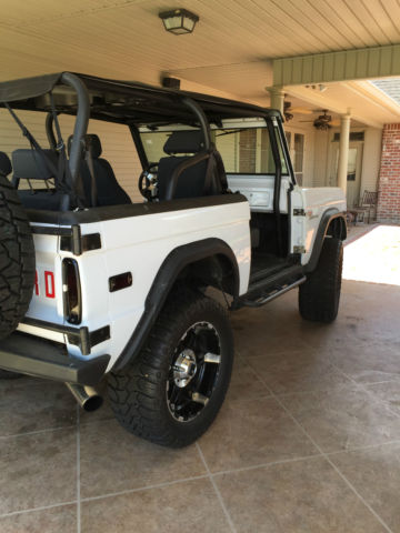 1975 White Ford Bronco Jeep