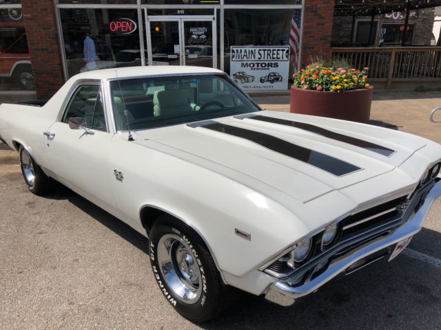 1969 White Chevrolet El Camino
