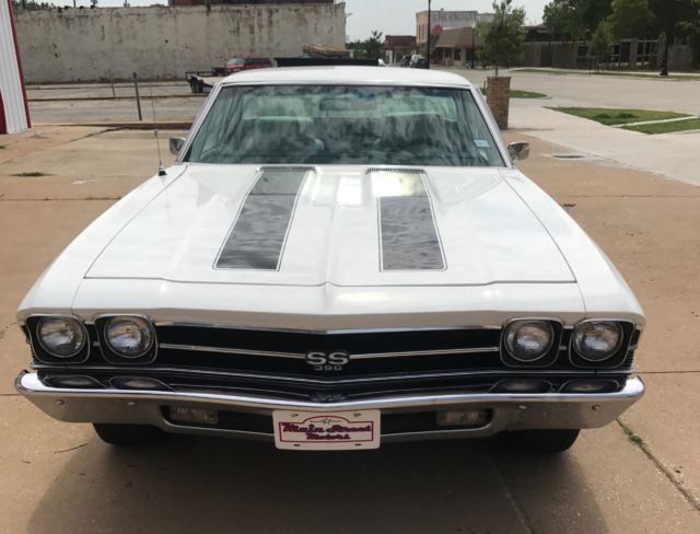 1969 White Chevrolet El Camino
