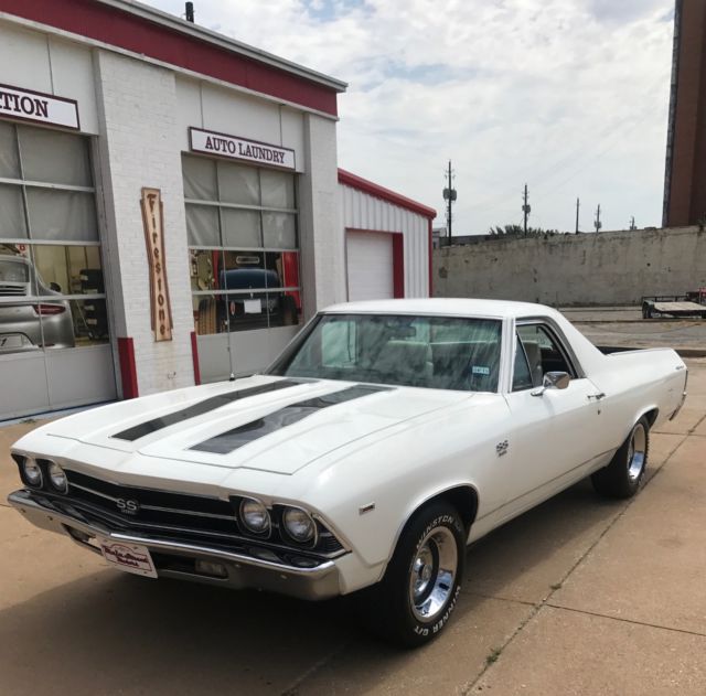1969 White Chevrolet El Camino