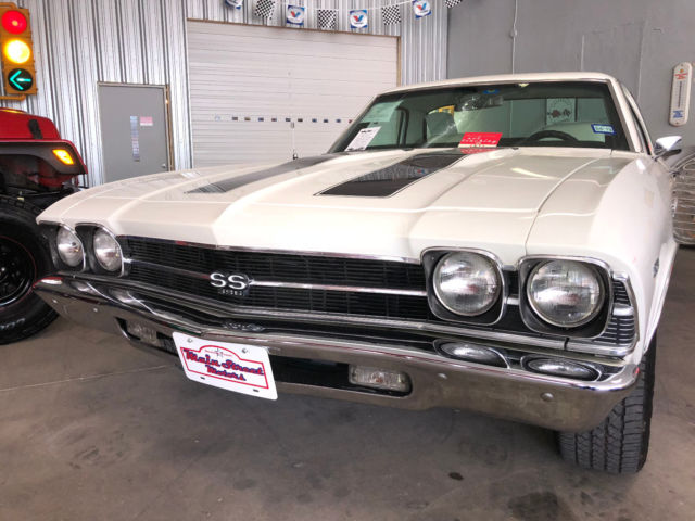 1969 White Chevrolet El Camino