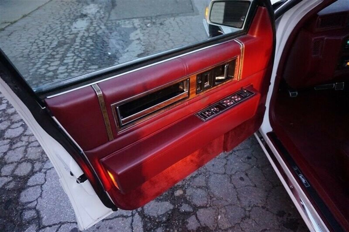 1993 White Cadillac DeVille --