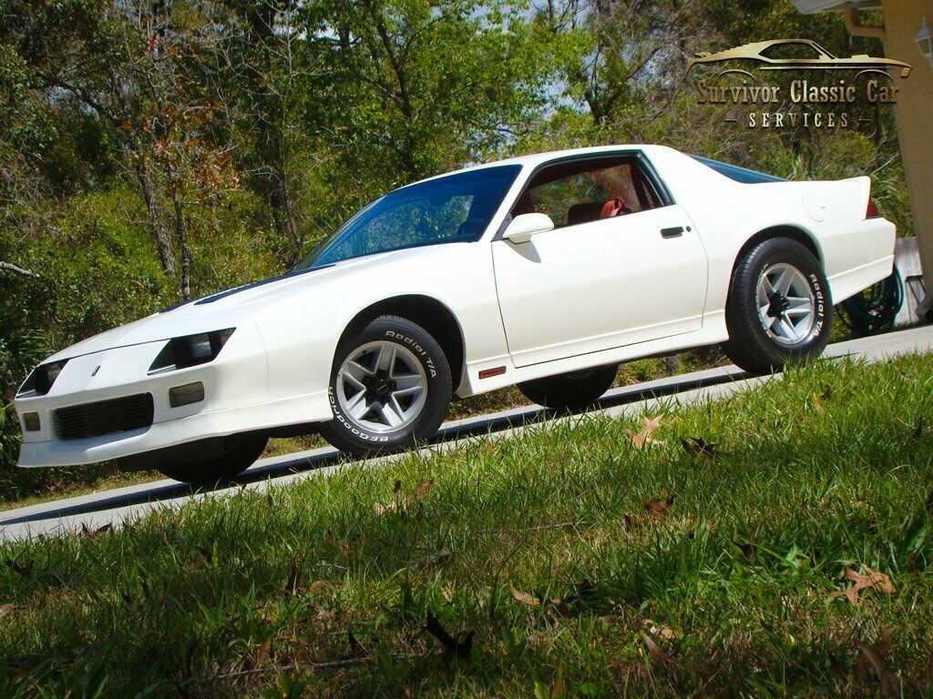 1986 White Chevrolet Camaro 2d Coupe