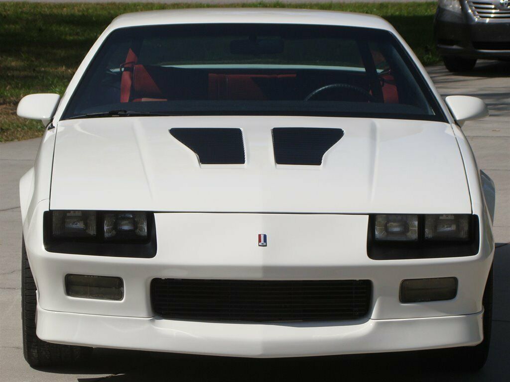 1986 White Chevrolet Camaro 2d Coupe