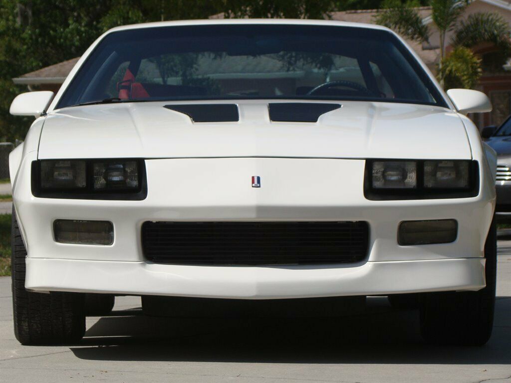 1986 White Chevrolet Camaro 2d Coupe