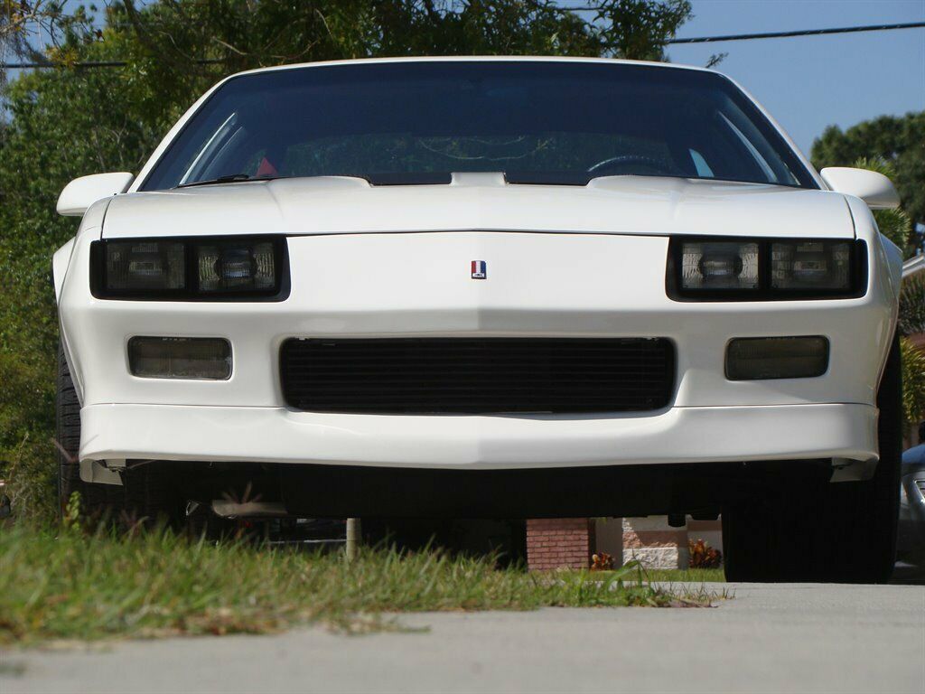 1986 White Chevrolet Camaro 2d Coupe