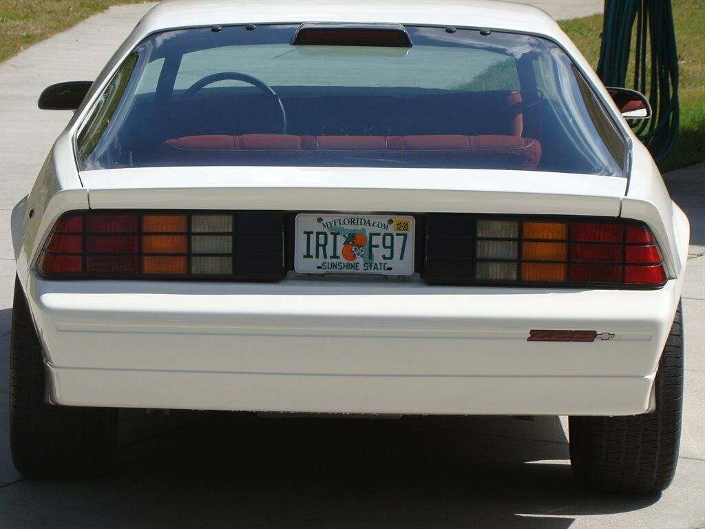 1986 White Chevrolet Camaro 2d Coupe