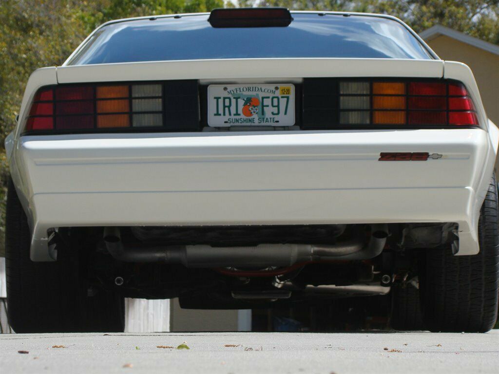 1986 White Chevrolet Camaro 2d Coupe