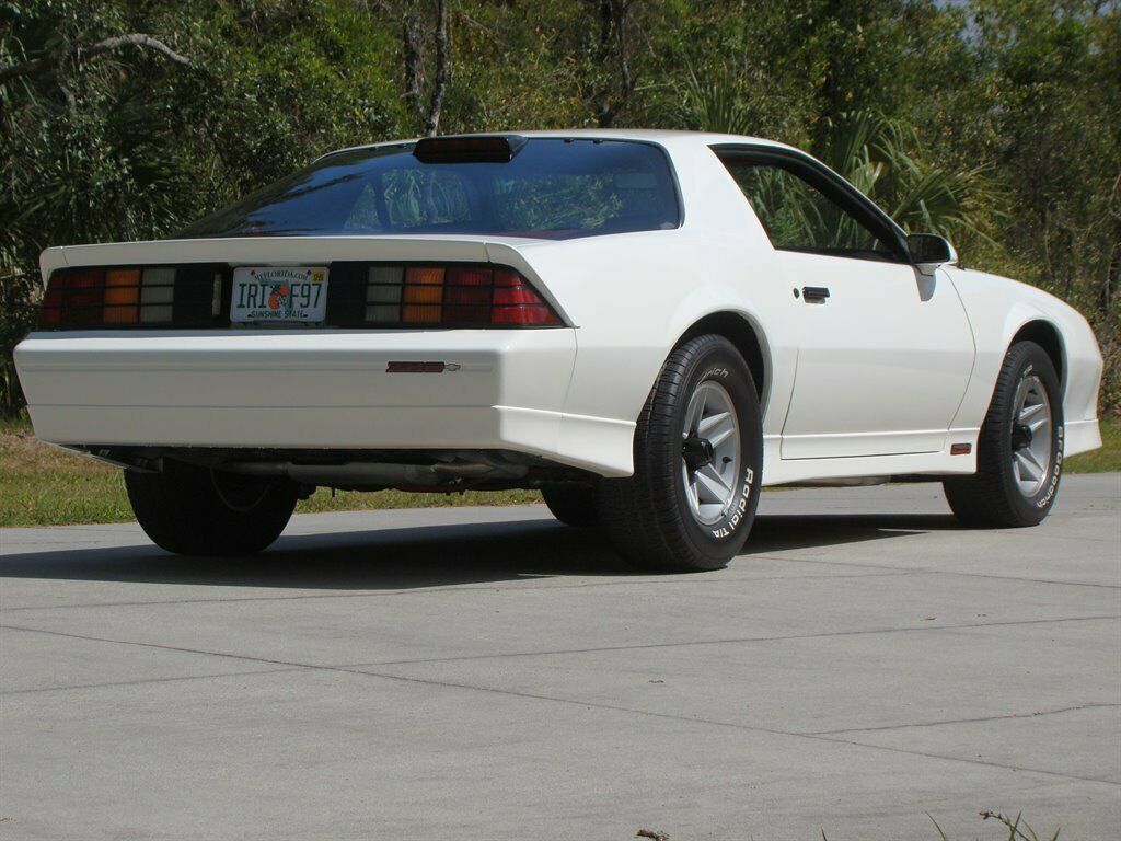 1986 White Chevrolet Camaro 2d Coupe