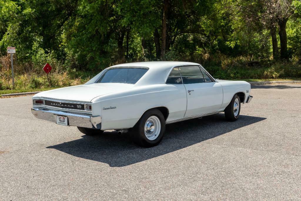 1966 White Chevrolet Chevelle Super Sport