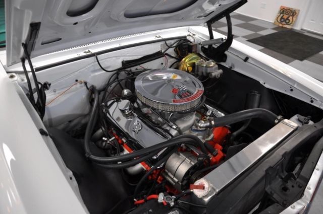 1970 White Chevrolet Chevelle Coupe