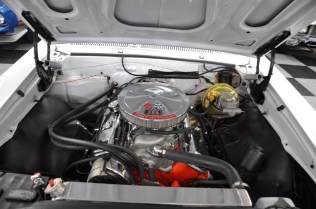 1970 White Chevrolet Chevelle Coupe