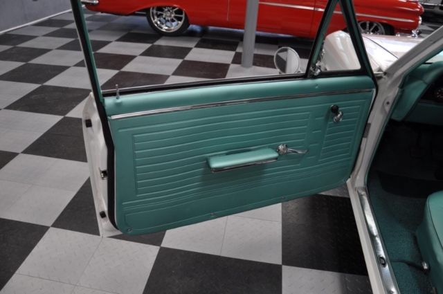 1970 White Chevrolet Chevelle Coupe