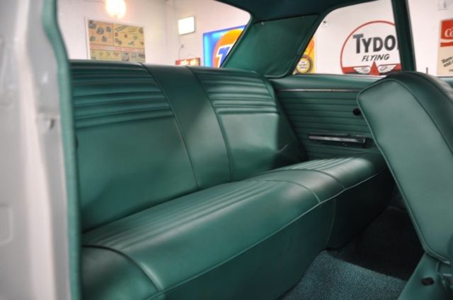 1970 White Chevrolet Chevelle Coupe