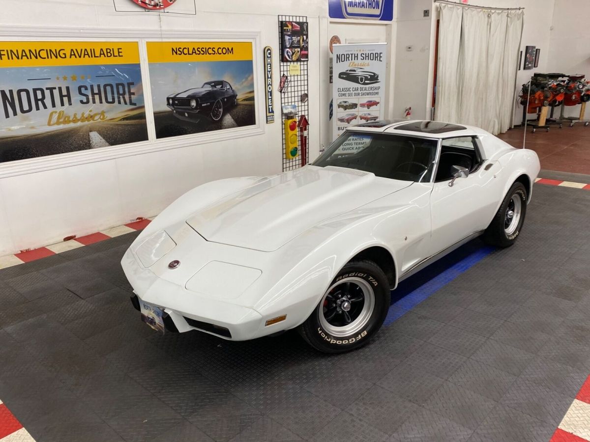 1975 White Chevrolet Corvette 2 Door