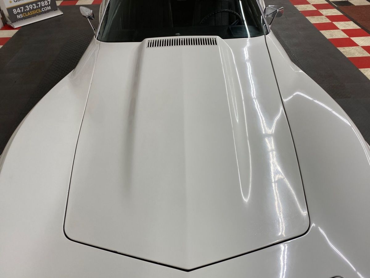 1975 White Chevrolet Corvette 2 Door