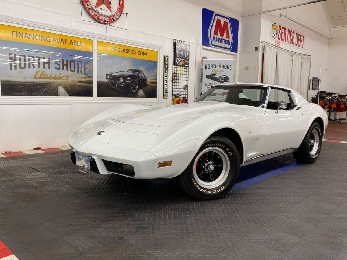 1975 White Chevrolet Corvette 2 Door