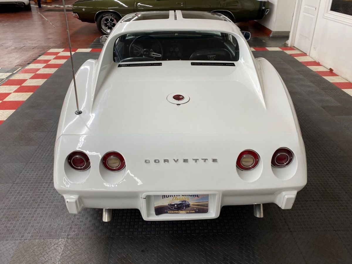 1975 White Chevrolet Corvette 2 Door