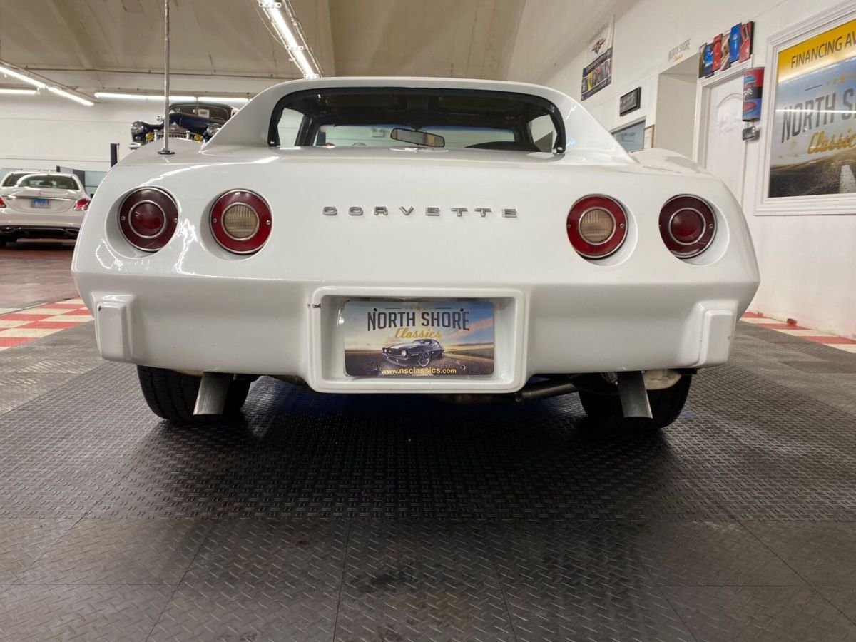 1975 White Chevrolet Corvette 2 Door