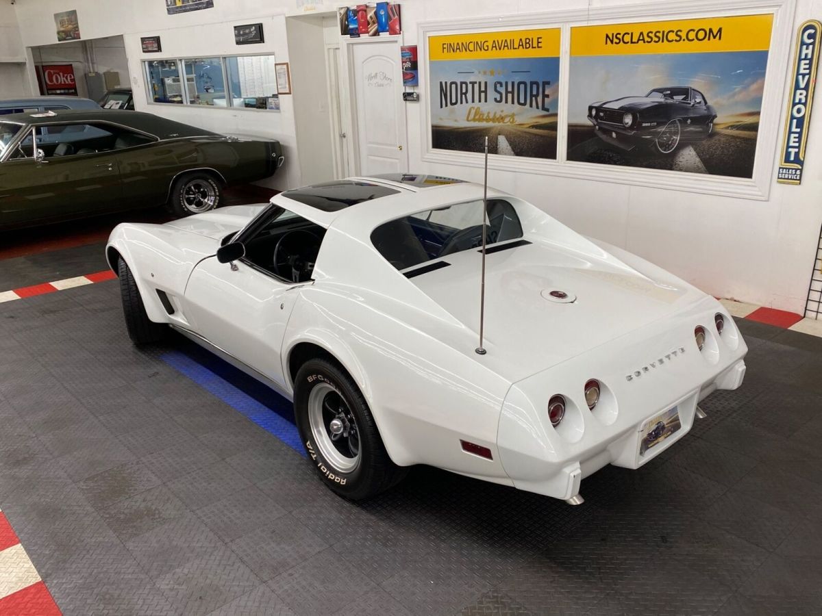 1975 White Chevrolet Corvette 2 Door