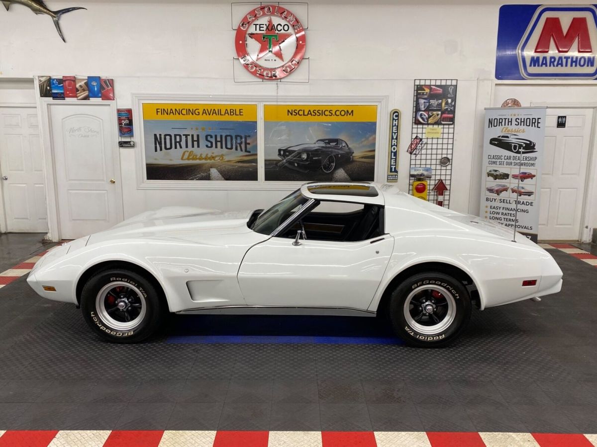 1975 White Chevrolet Corvette 2 Door