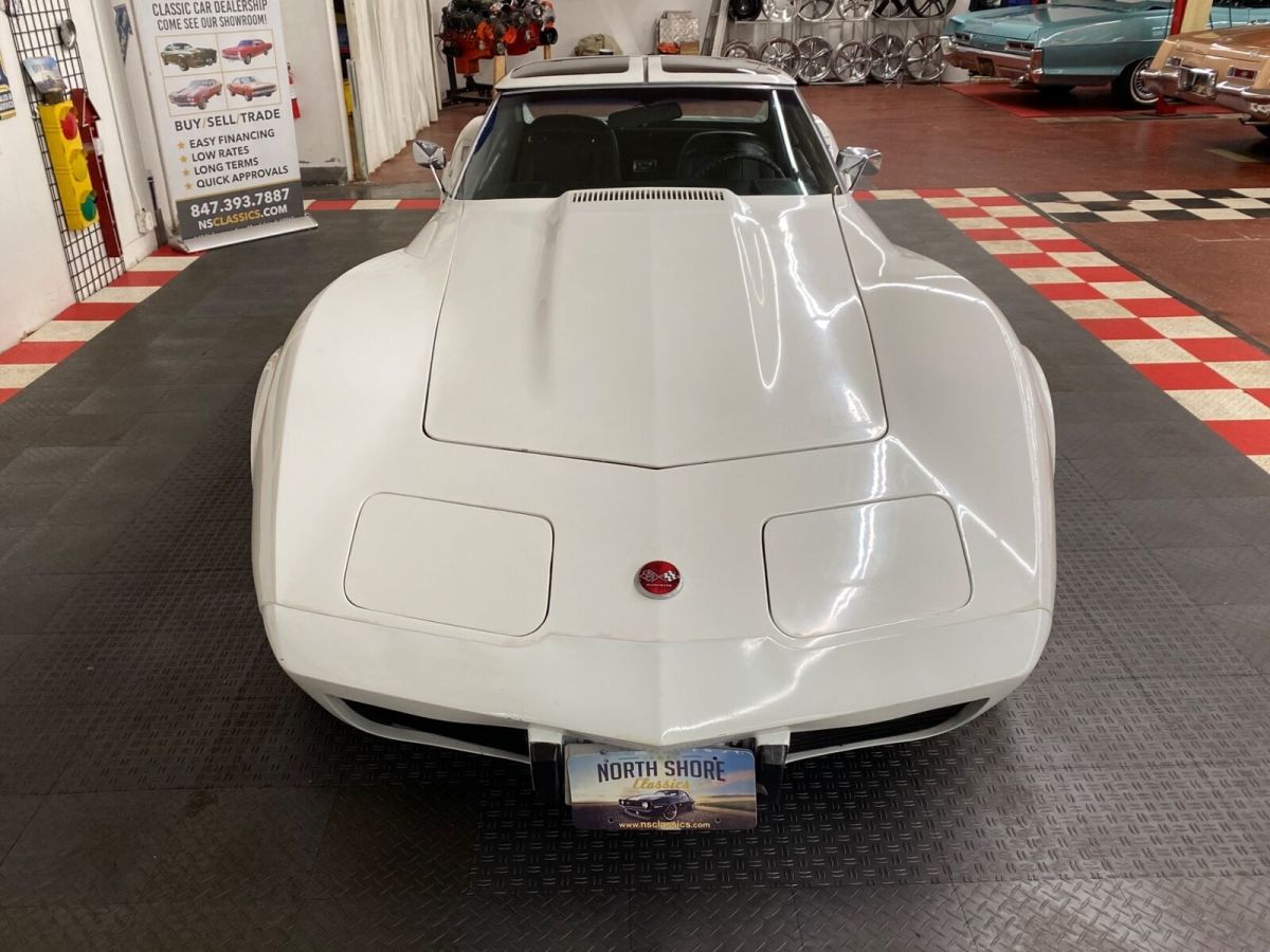 1975 White Chevrolet Corvette 2 Door