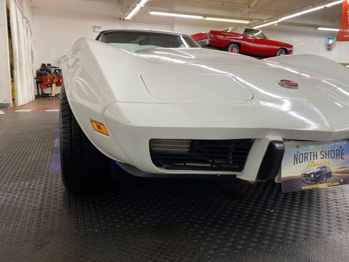 1975 White Chevrolet Corvette 2 Door