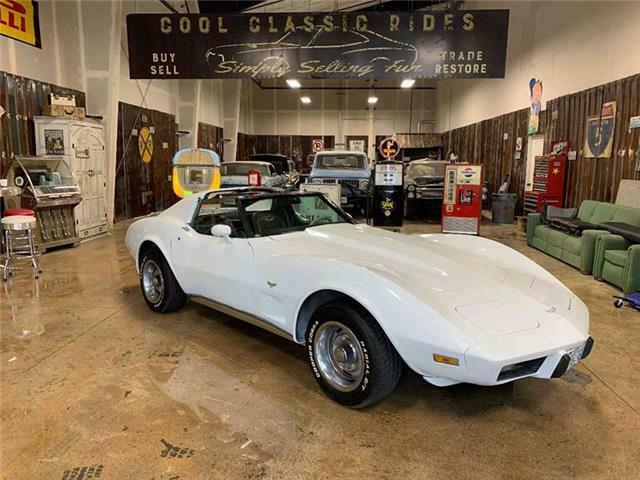 1977 White Chevrolet Corvette Coupe