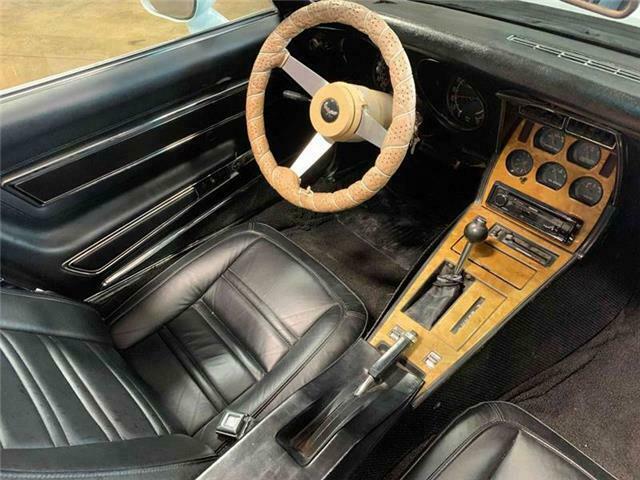 1977 White Chevrolet Corvette Coupe