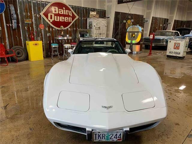 1977 White Chevrolet Corvette Coupe
