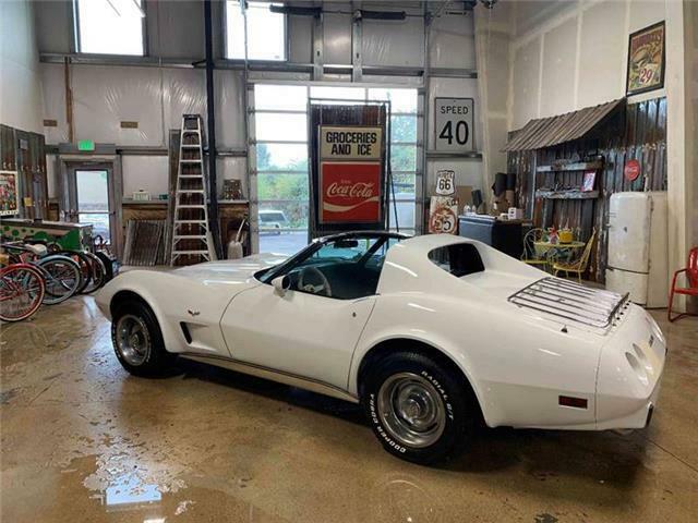 1977 White Chevrolet Corvette Coupe