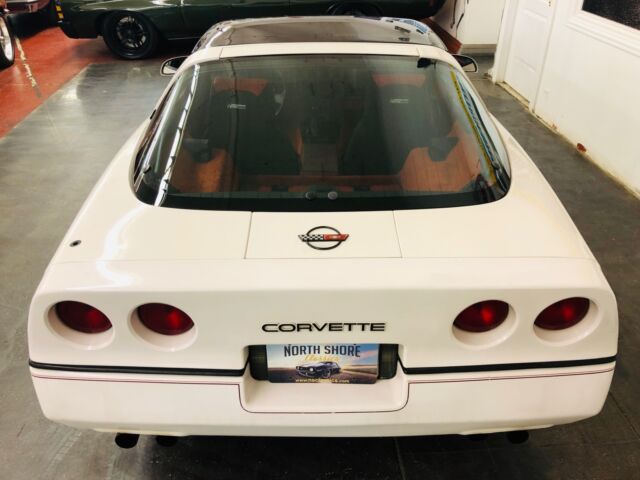 1985 White Chevrolet Corvette Hatchback