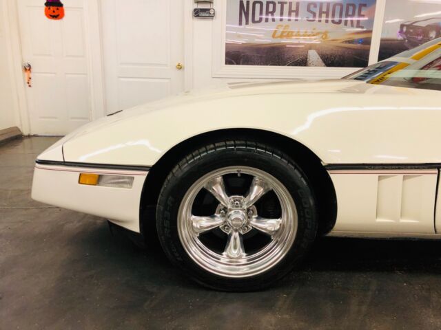1985 White Chevrolet Corvette Hatchback