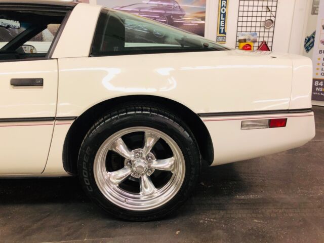 1985 White Chevrolet Corvette Hatchback