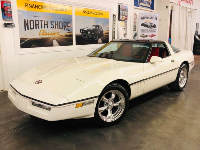 1985 White Chevrolet Corvette Hatchback