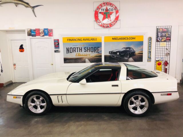 1985 White Chevrolet Corvette Hatchback