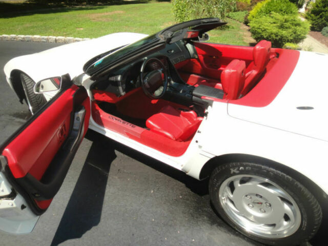 1991 White Chevrolet Corvette Convertible