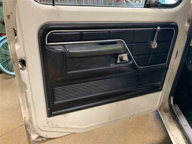 1976 White Ford F-250 Pickup Truck