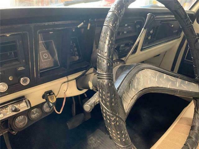 1976 White Ford F-250 Pickup Truck