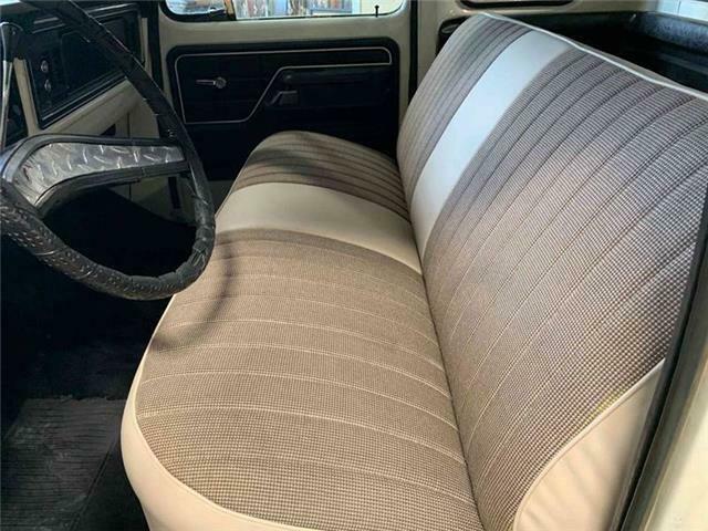 1976 White Ford F-250 Pickup Truck