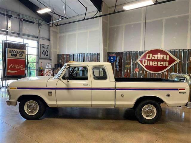 1976 White Ford F-250 Pickup Truck