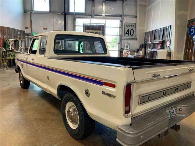1976 White Ford F-250 Pickup Truck