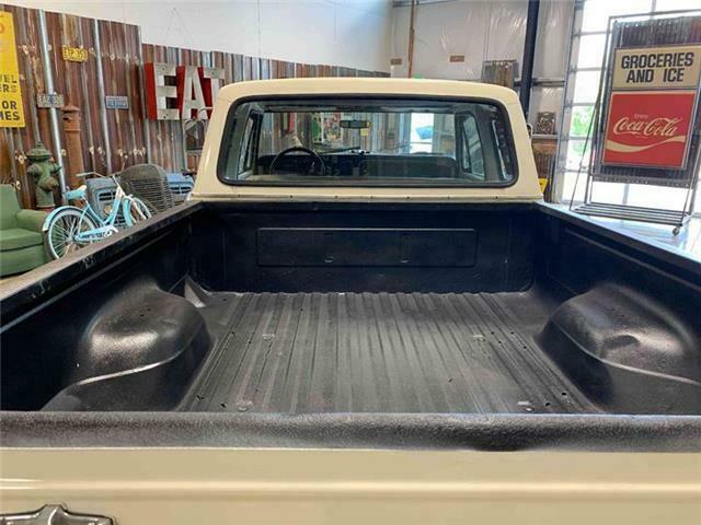 1976 White Ford F-250 Pickup Truck