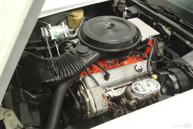 1976 White Chevrolet Corvette