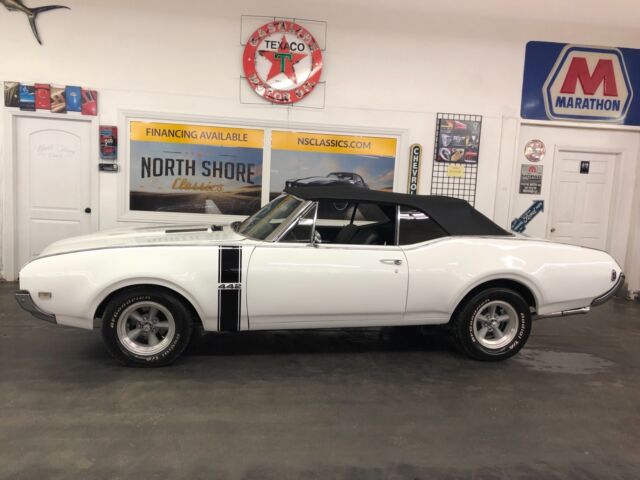 1968 White Oldsmobile 442 Convertible